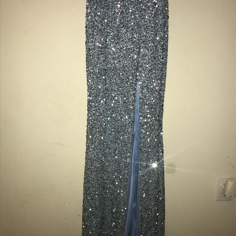 Prom dress - Picture 2 of 5